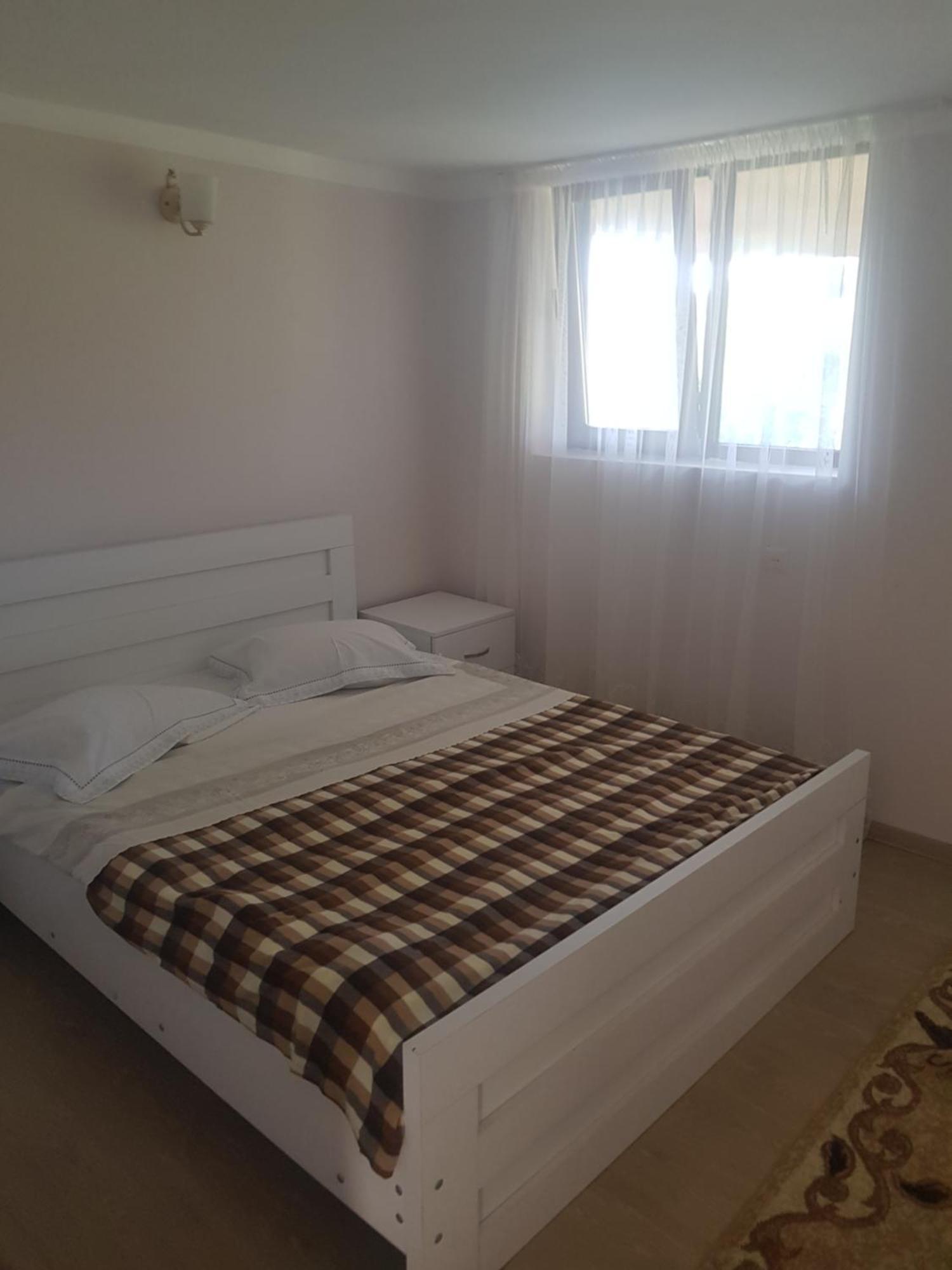 Hotel Shaumiani Kutaisi Esterno foto