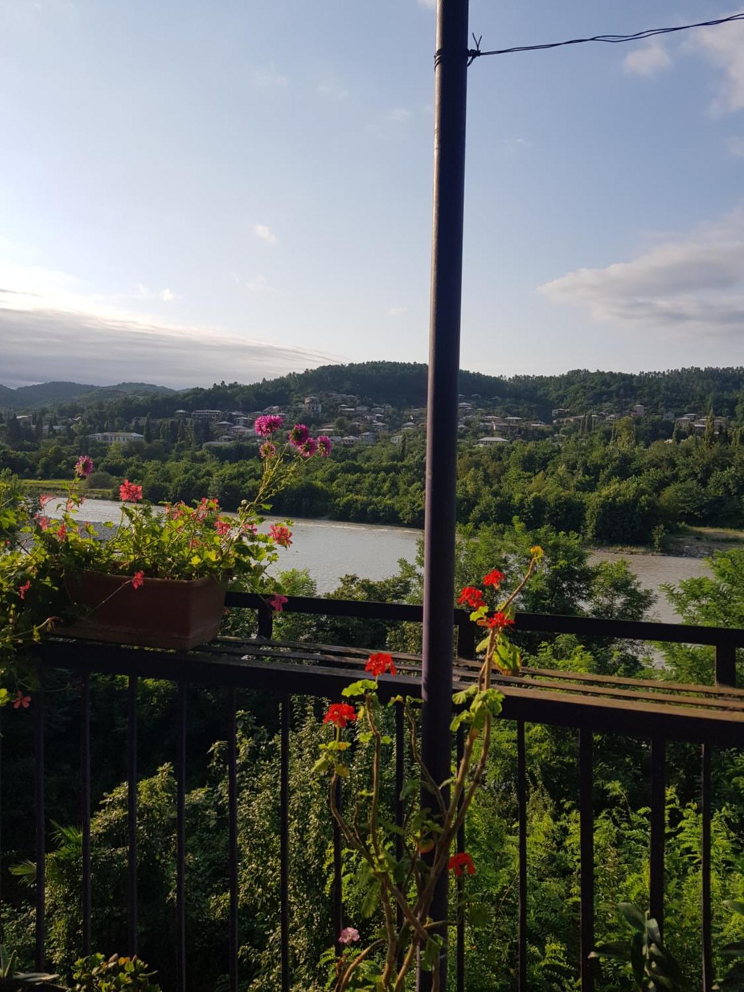 Hotel Shaumiani Kutaisi Esterno foto